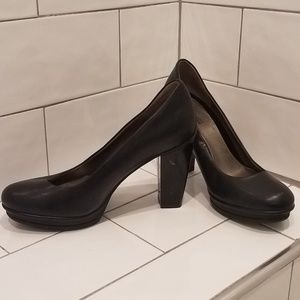 Kenneth Cole Reaction Black Platform Pumps